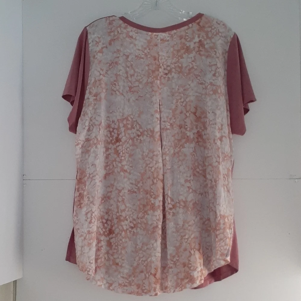 Cupio Mauve Pink Shirt Silky Back Floral Detail Top Size 1X.